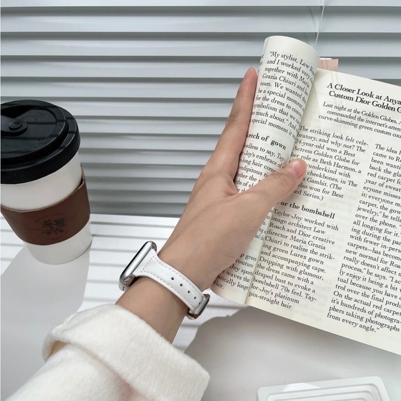 NEW[BAND] Slim White Strap Leather For Apple Watch - Picture 2 of 6